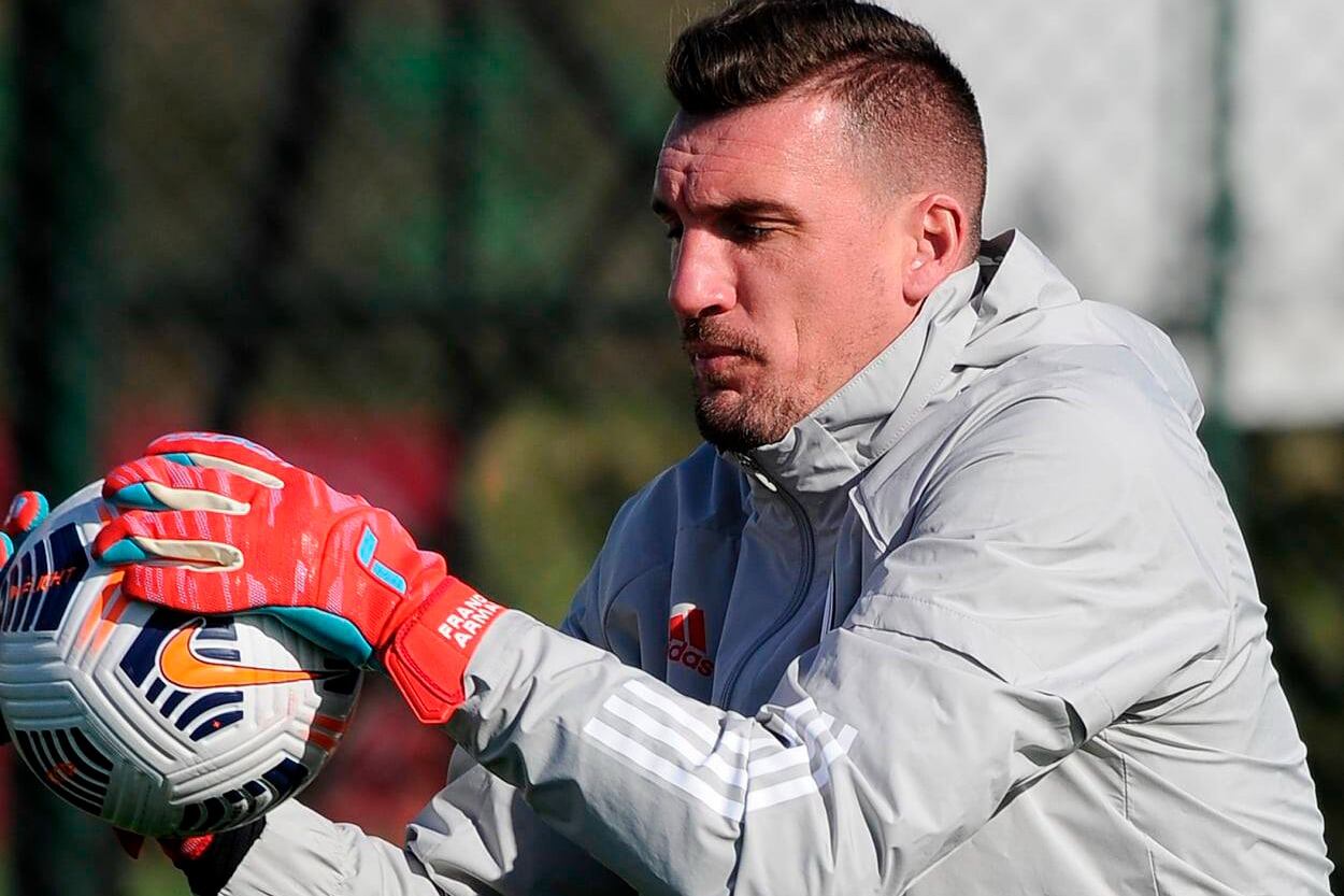 Armani, en el arco millonario del cuarto Superclásico de 2021