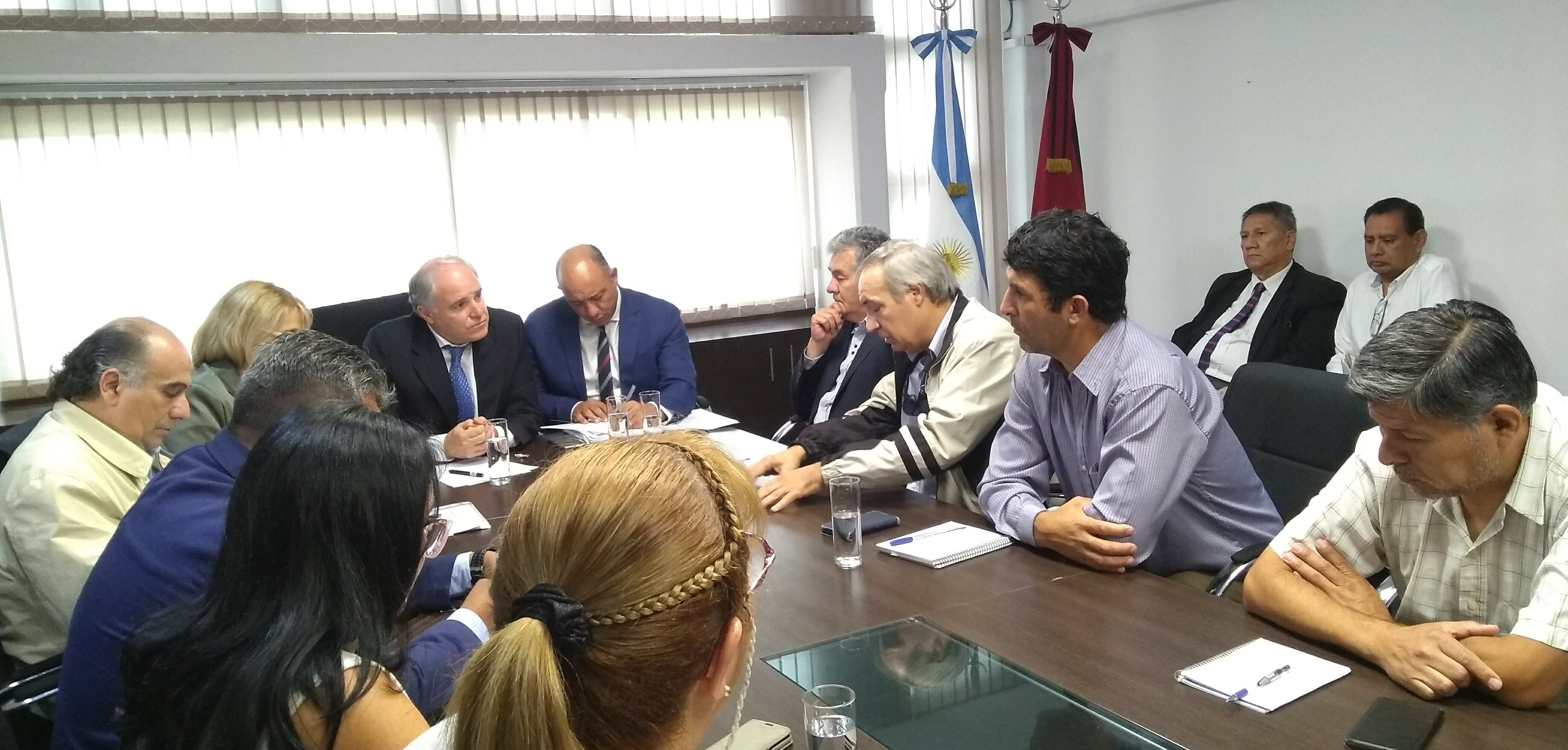 Canepa y Dib Ashur recibieron a los representantes de gremios docentes 