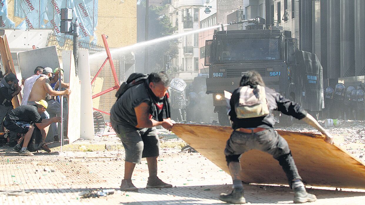 En la manifestación del lunes 18 hubo abusos policiales que ahora la Justicia tendrá que investigar.