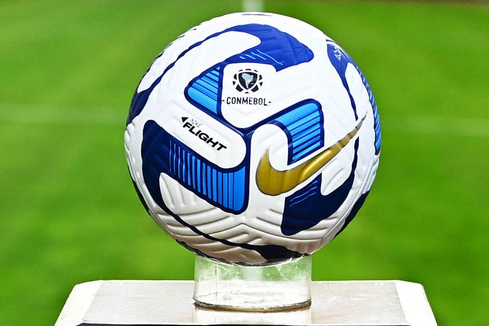Pelota oficial de la Copa Libertadores 2023