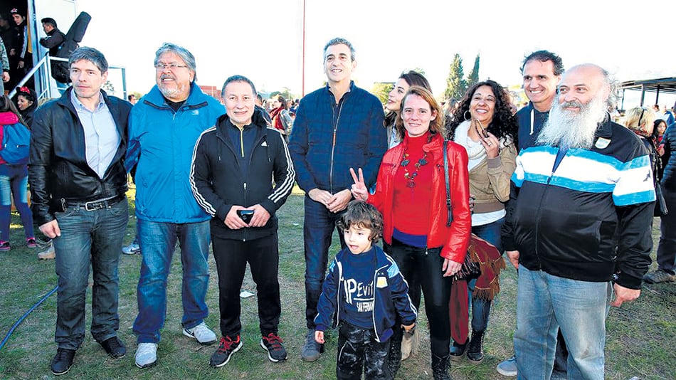 Randazzo, Katopodis y dirigentes del Evita compartieron una celebración por el Día del Niño.