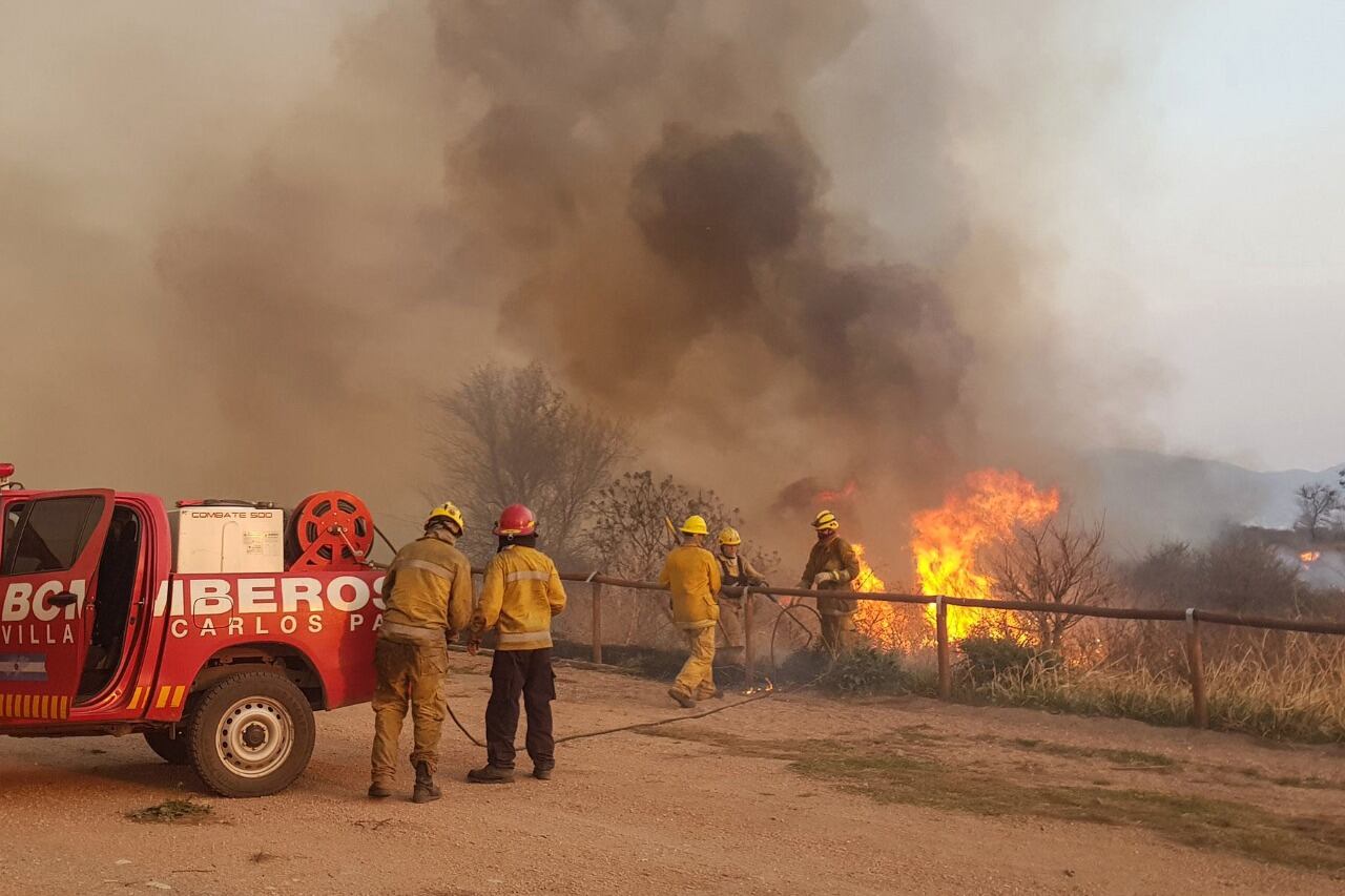 Desde que comenzaron los incendios en Córdoba el Gobierno Nacional envió 6 aviones hidrantes y un vigía para combatirlos.