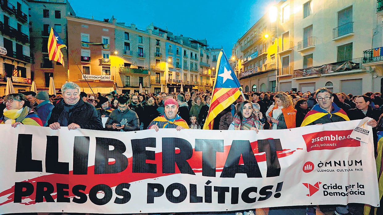 La consigna de “libertad a los presos políticos” impulsó la protesta en Barcelona.