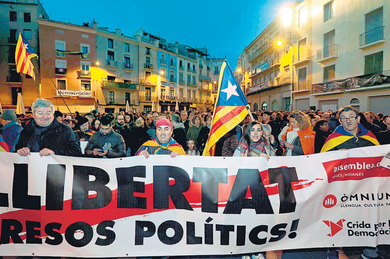 La consigna de “libertad a los presos políticos” impulsó la protesta en Barcelona.