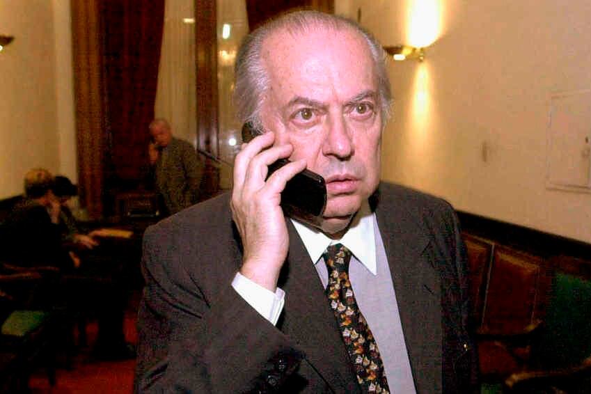 Las respuestas de las principales espadas del menemismo no se hicieron esperar. El ex ministro del Interior Carlos Corach dijo que como judío se sintió "angustiado" por el texto.