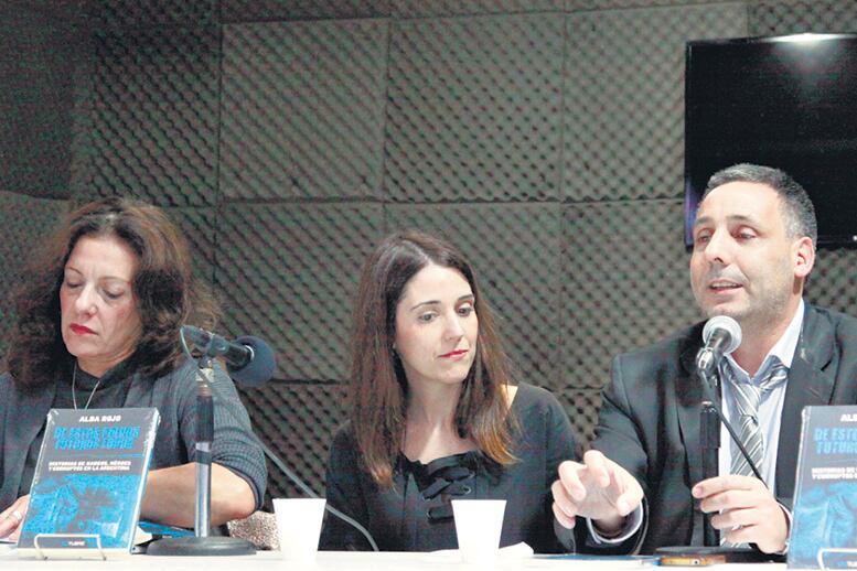 En la mesa se escucharon testimonios sobre los mecanismos extorsivos de la policía.