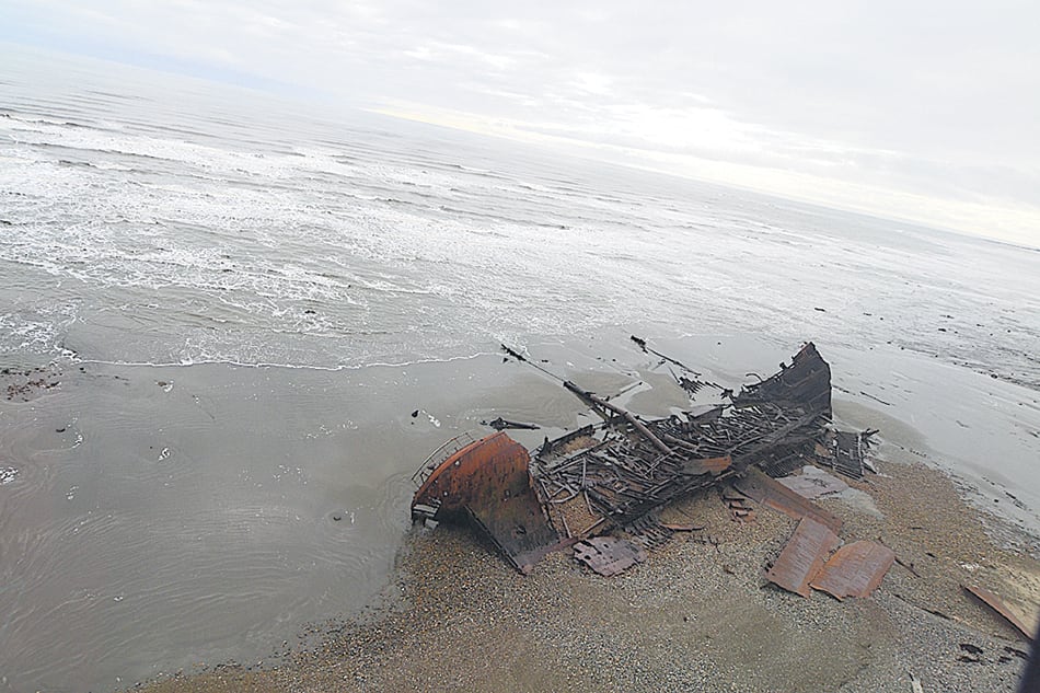Los restos herrumbrosos del Duquesa de Albany en Península Mitre.