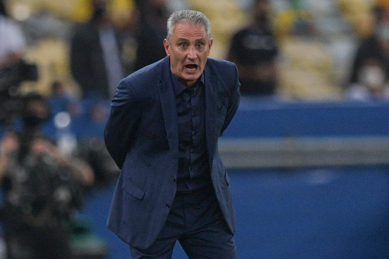 Tite, malabarista en esta triple fecha.