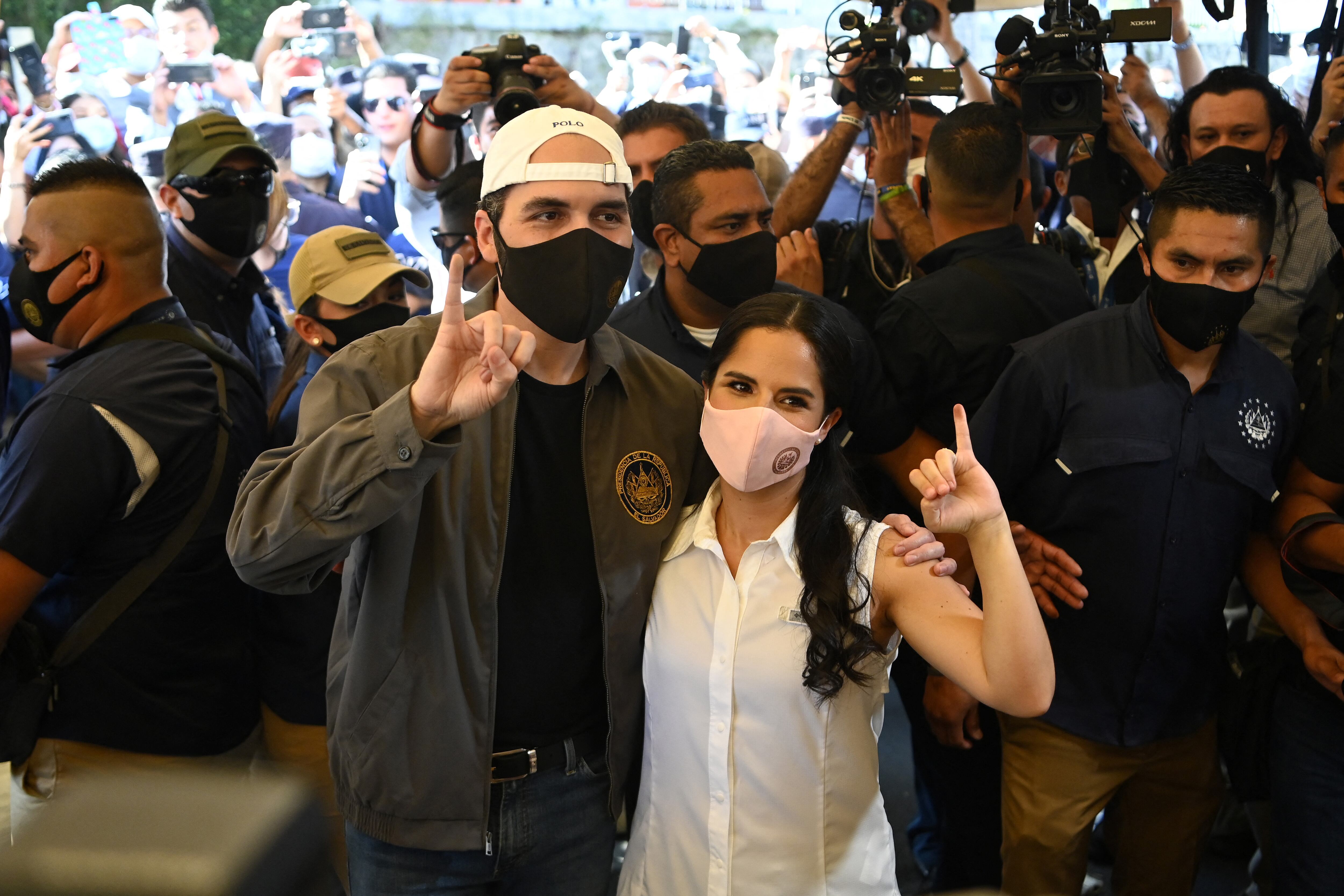 Nayib Bukele y su mujer, Gabriela Rodríguez.