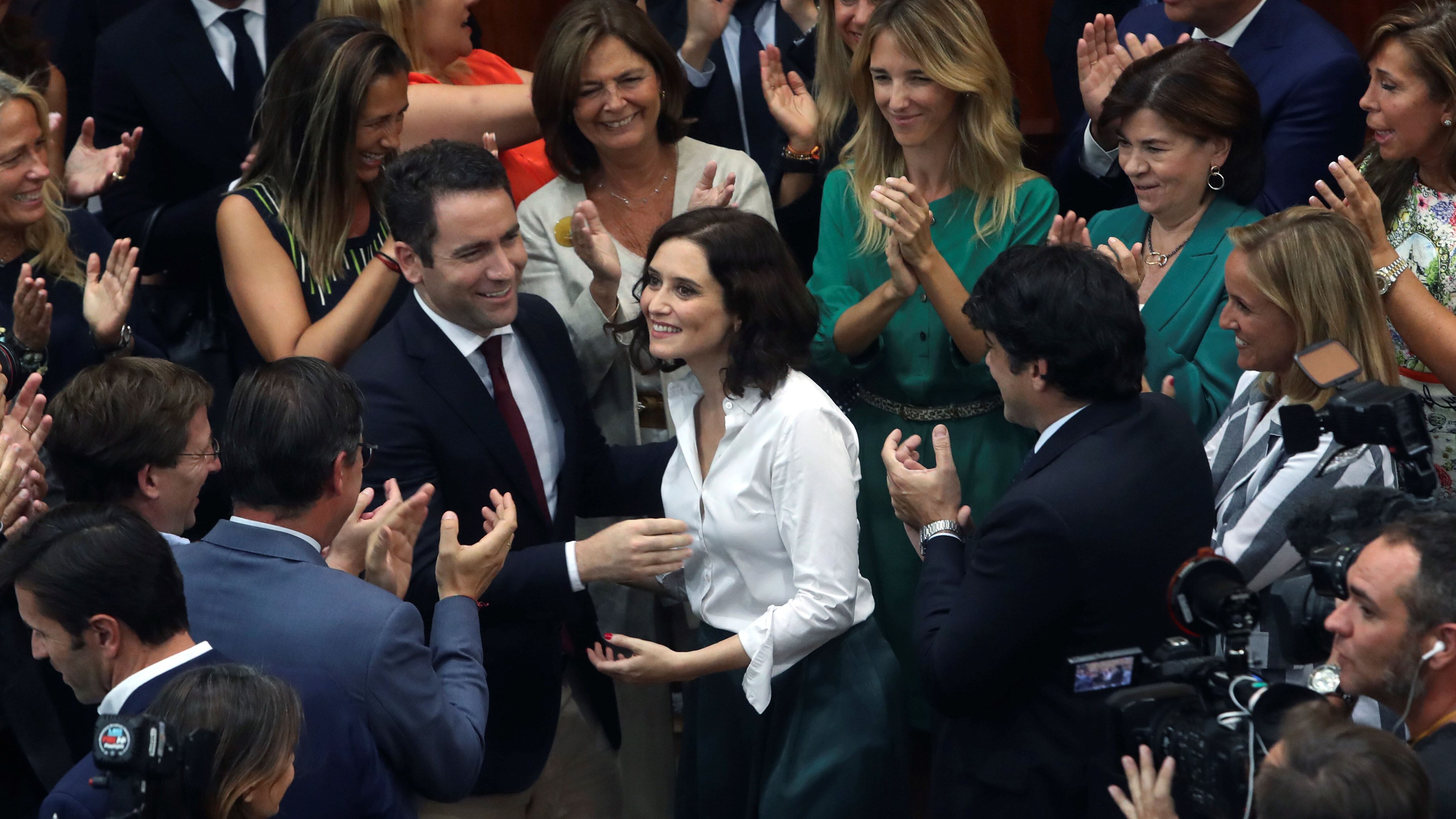 Díaz Ayuso deberá llevar las riendas de un Ejecutivo tironeado por propuestas radicales.