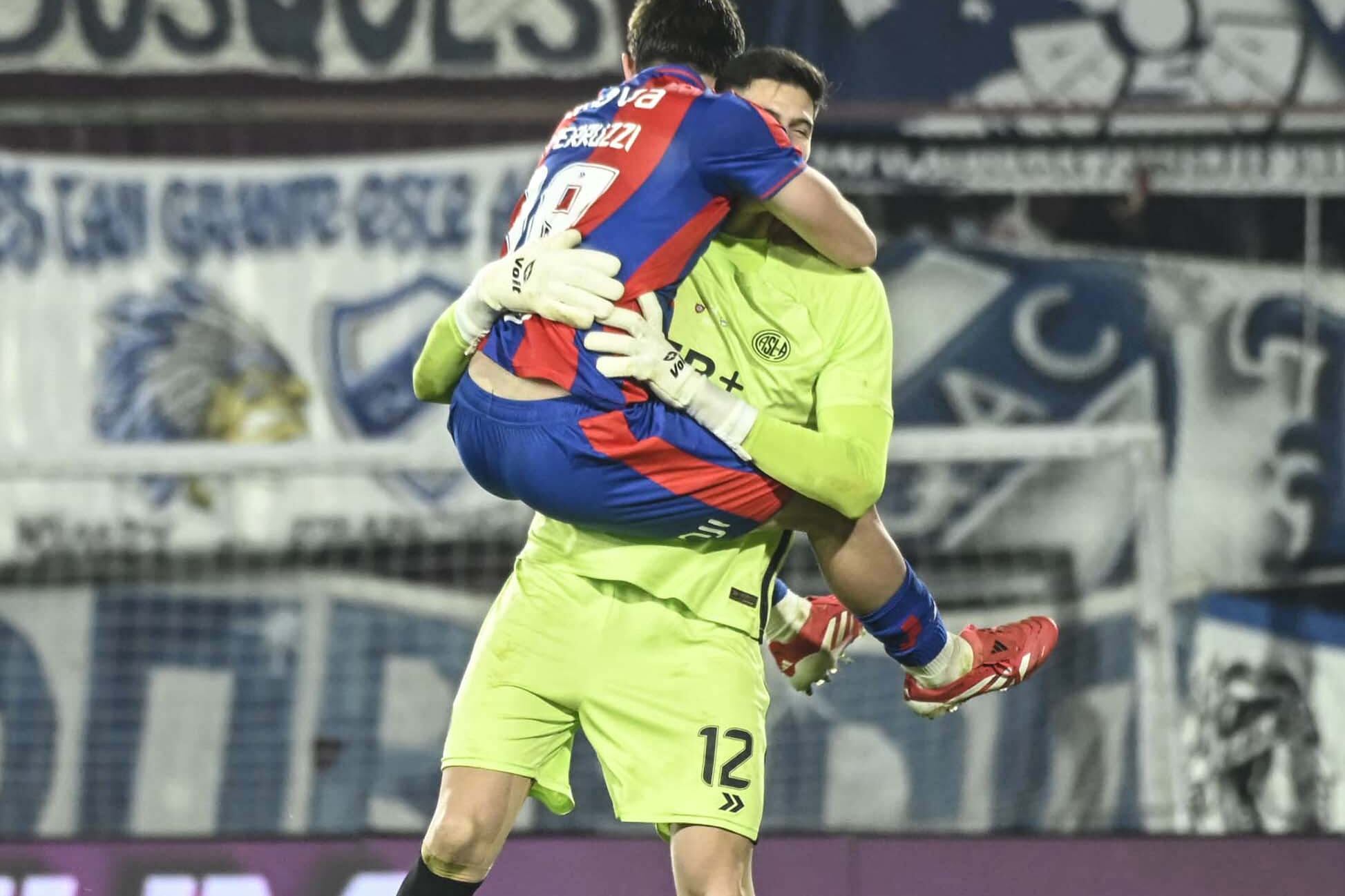 El abrazo para Gill, héroe de la clasificación