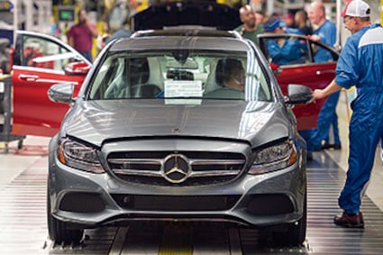 Los Mercedes-Benz como éste fabricados en Alabama vuelven a China con aranceles reducidos.