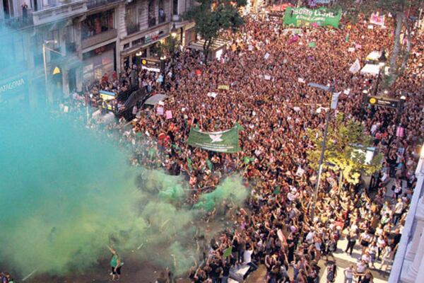 En las decisiones de los legisladores pesan las movilizaciones que reclaman la aprobación.