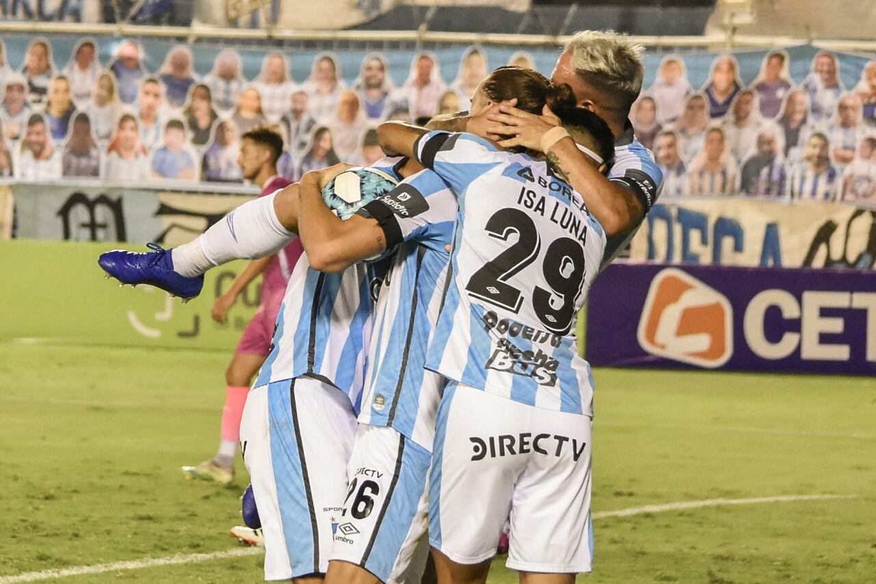 El alocado festejo del Decano, que venció al puntero Vélez.