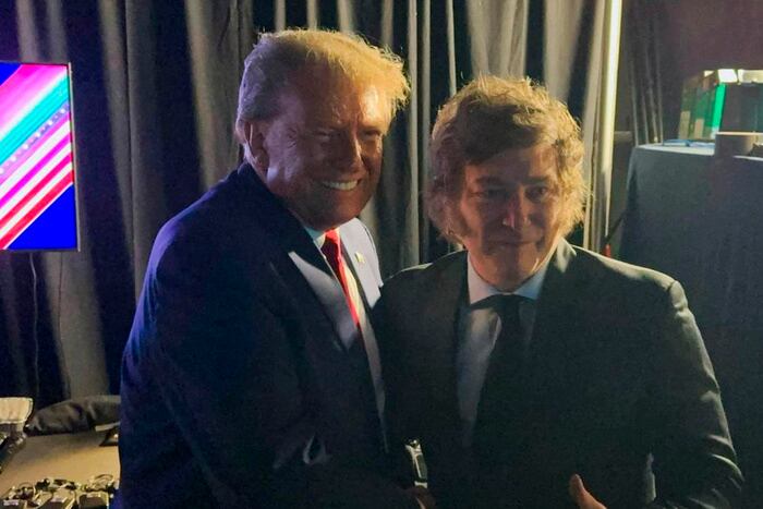 Dos derechistas a quererse: Trump y Milei en su anterior encuentro, cara a cara.