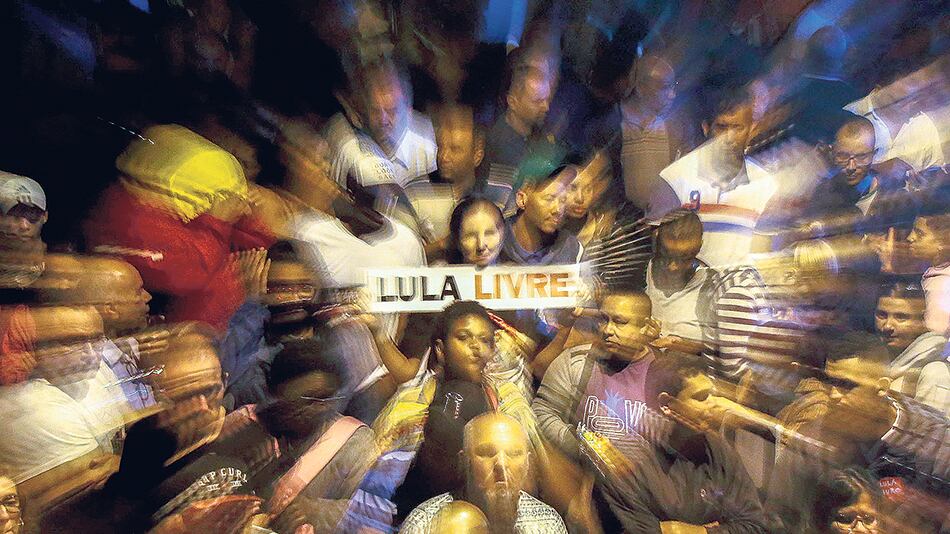 Simpatizantes de Lula piden su liberación; el líder del PT está detenido desde el 7 de abril.