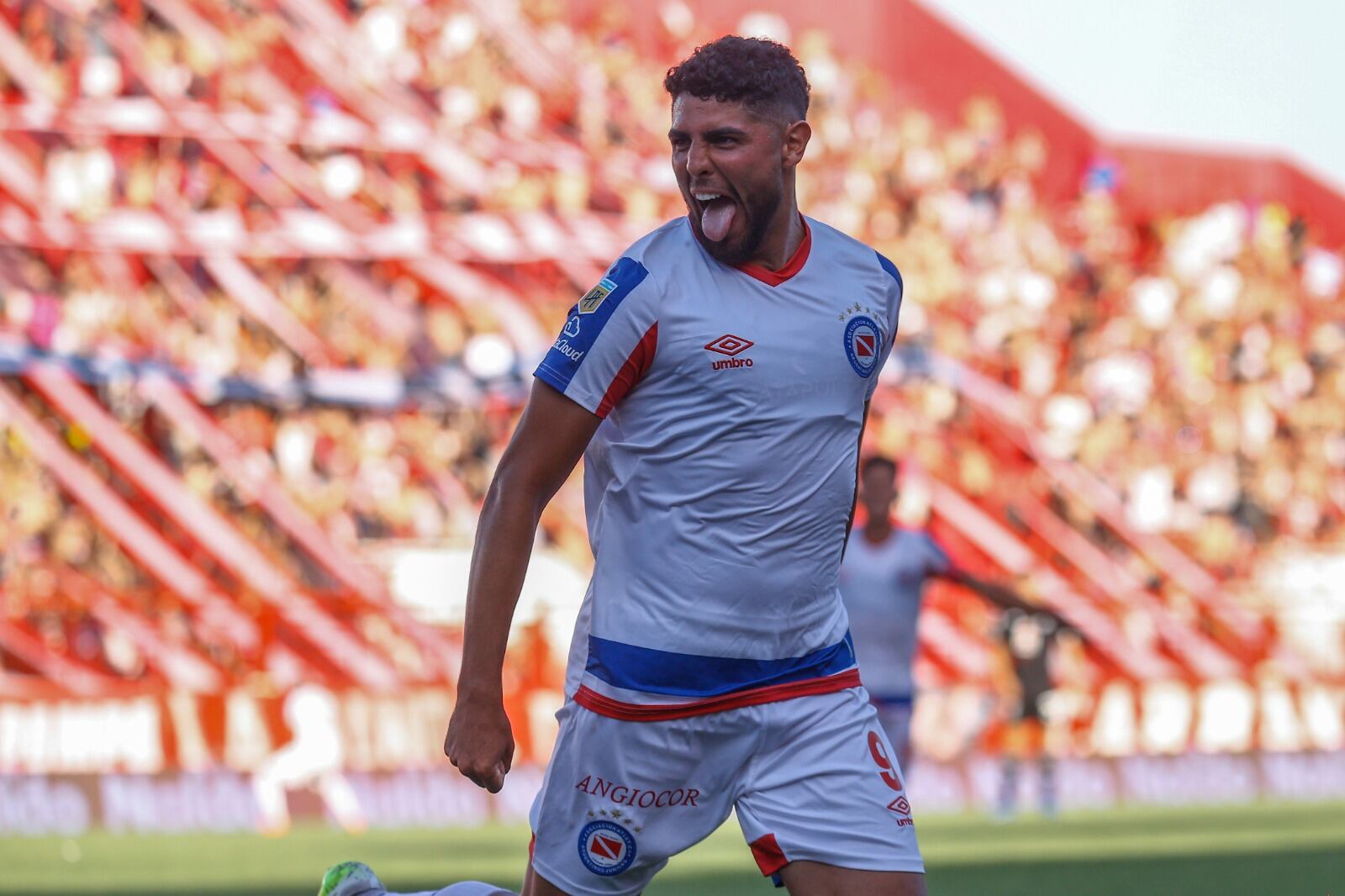 Romero festeja el primero del Bicho.