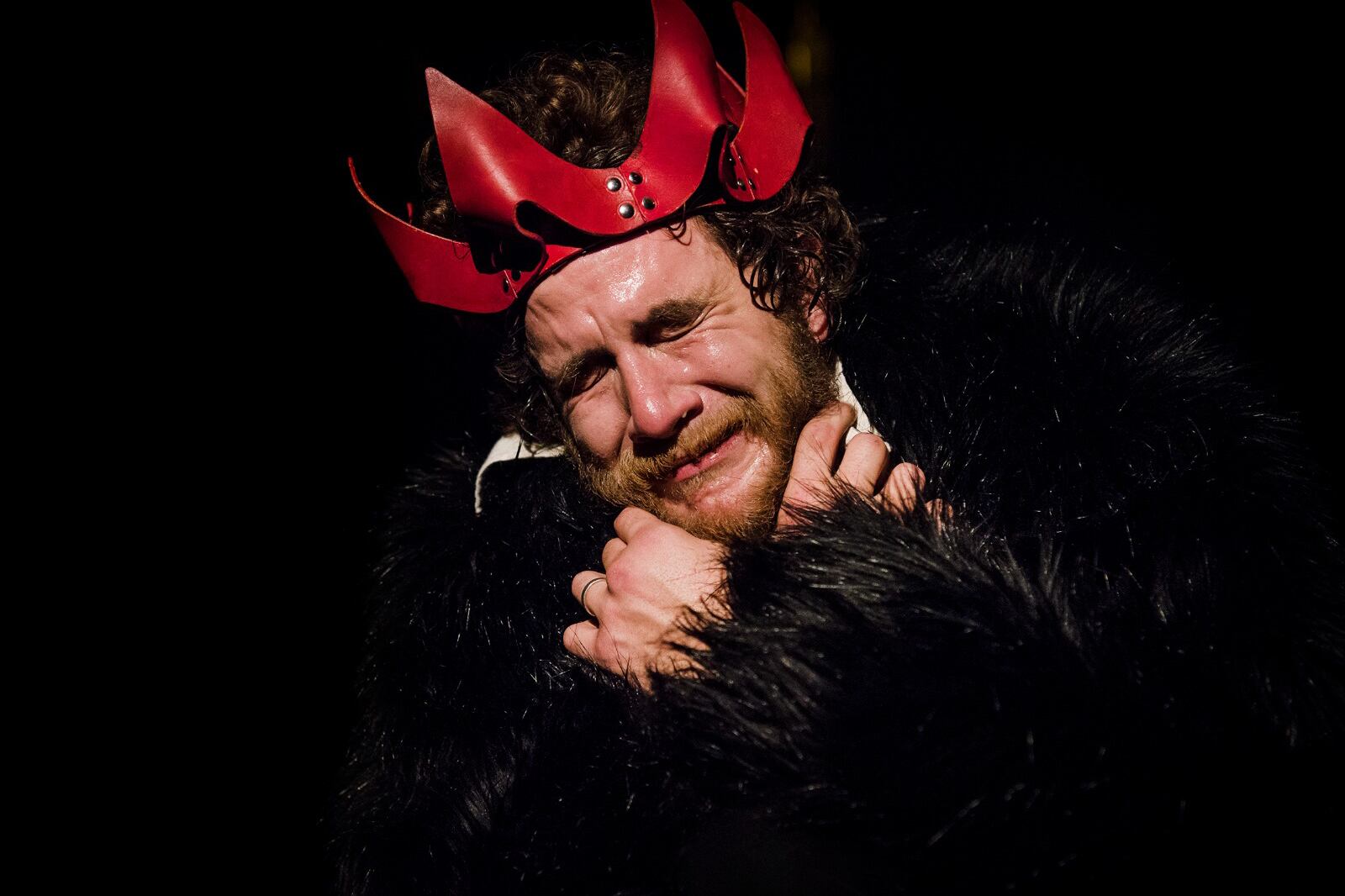 Agustín Pardella interpreta a un sensible Eduardo II que no mide los riesgos de lo que enfrenta