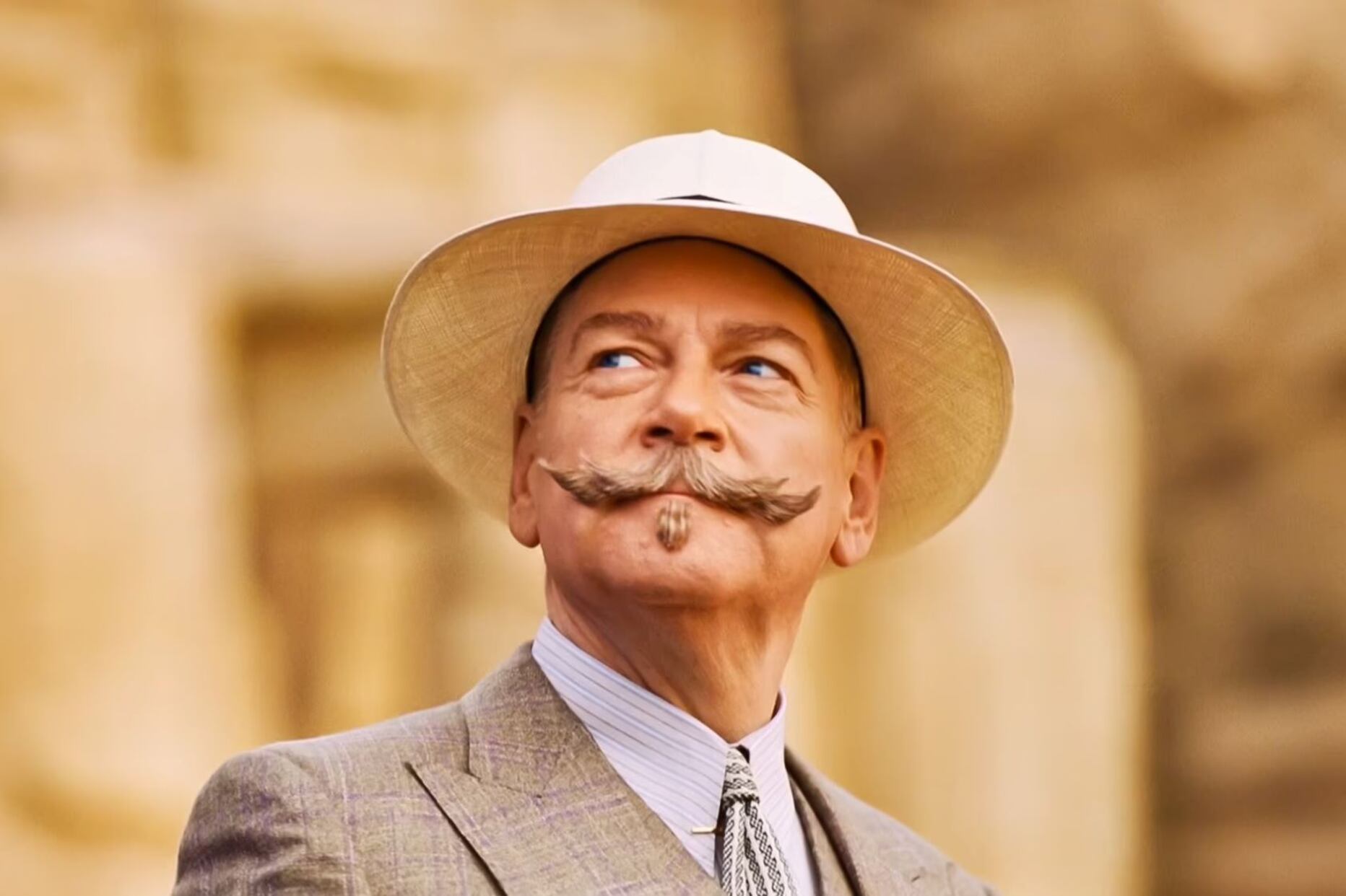Brannagh como Hercule Poirot en "Muerte en el Nilo", estreno reciente.