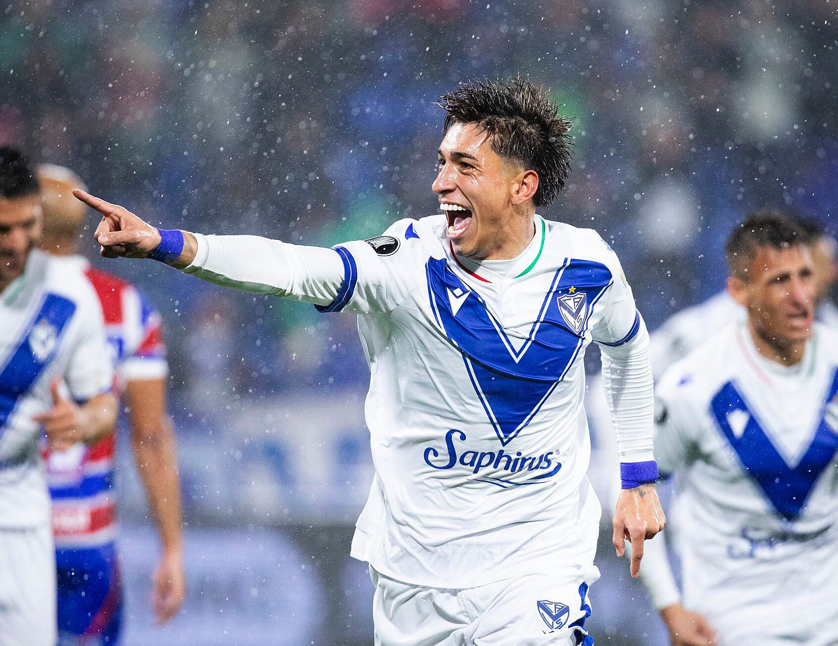 Maher Carrizo festeja el primero de Vélez