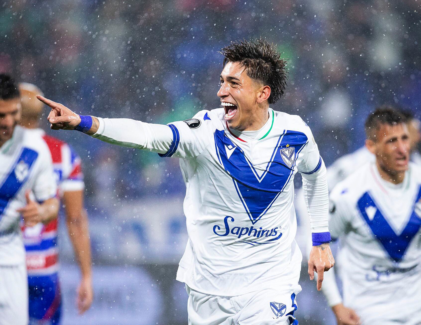 Maher Carrizo festeja el primero de Vélez