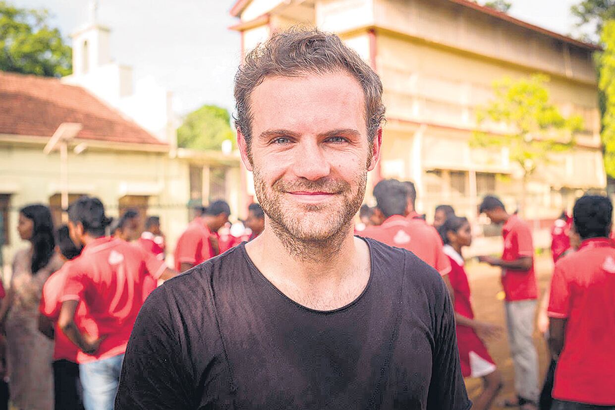 Juan Mata surgió en el Real Madrid B, jugó luego en Valencia, Chelsea y ahora en Manchester United.