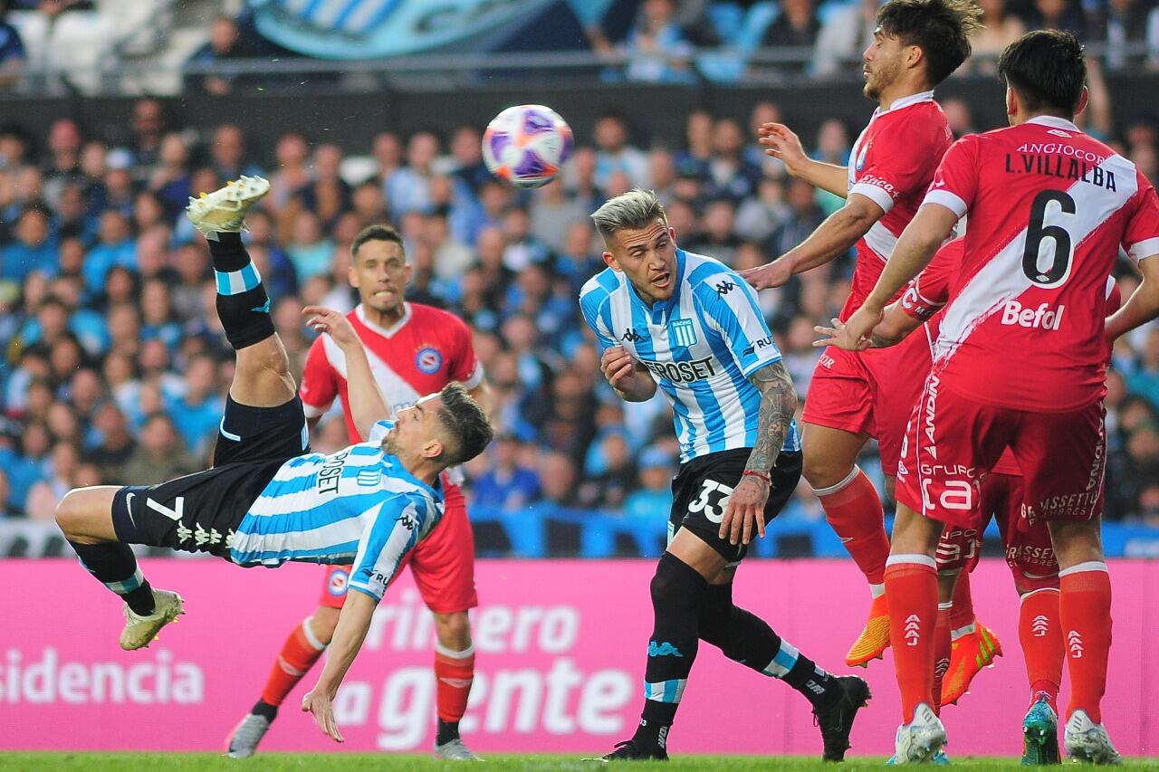 Hauche intentó, sin éxito, un nuevo gol de chilena