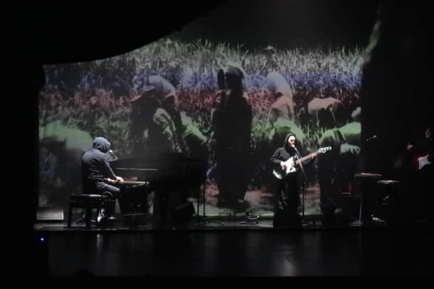 "Muances", obra del artista performático francés Camille Rocailleux y su grupo E.V.E.R.