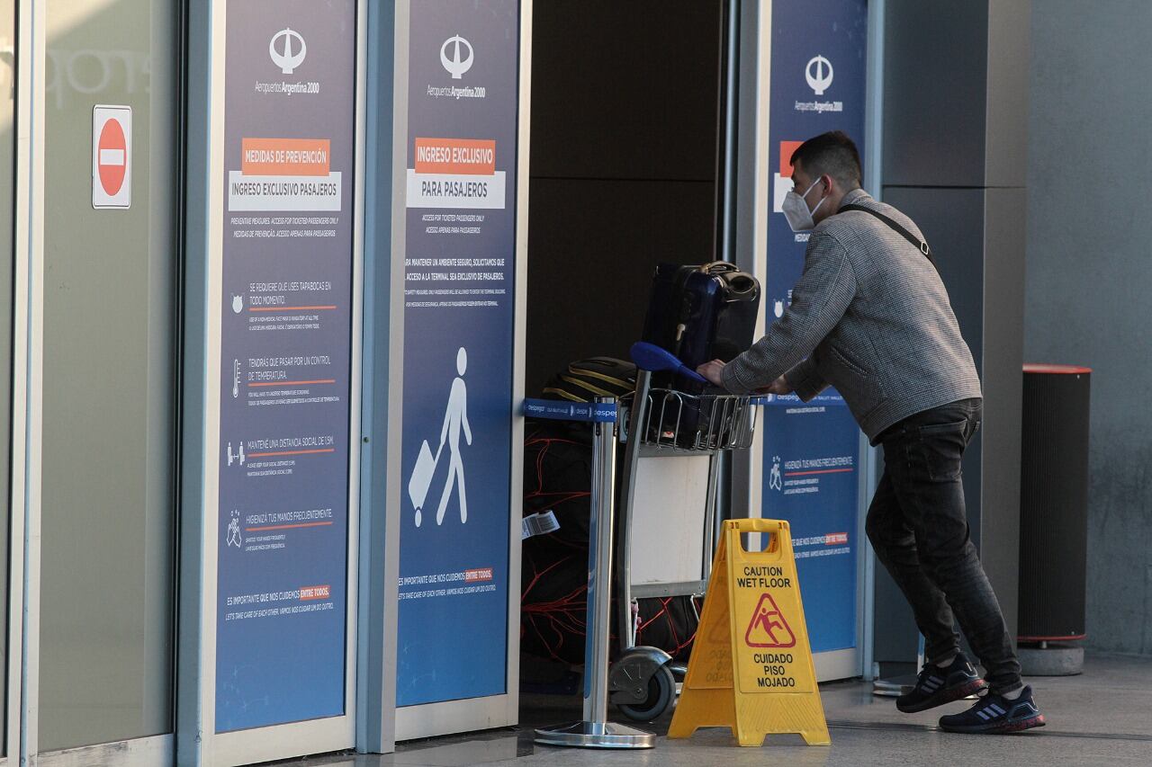 Aunque no se precisó el cupo se sabe que entre el 1° de octubre y 1° de noviembre se incrementará la cantidad de personas que podrán ingresar al país.