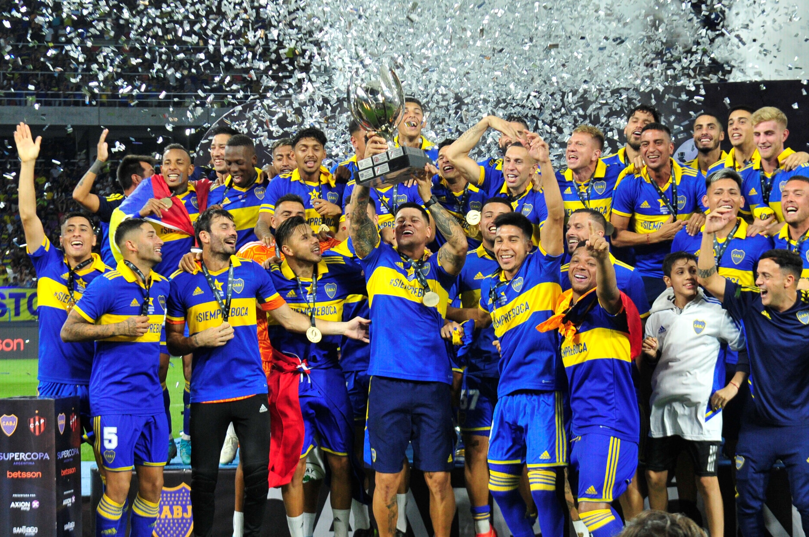 Boca celebra un nuevo título para sus vitrinas, el número 74 en toda su historia (Foto: Télam).