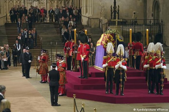 Los funerales de Estado se financian con fondos públicos, pero no se informa sobre el costo que tienen. Se puede hacer un cálculo a partir de lo que se estima costaron funerales anteriores.(Foto:EFE)