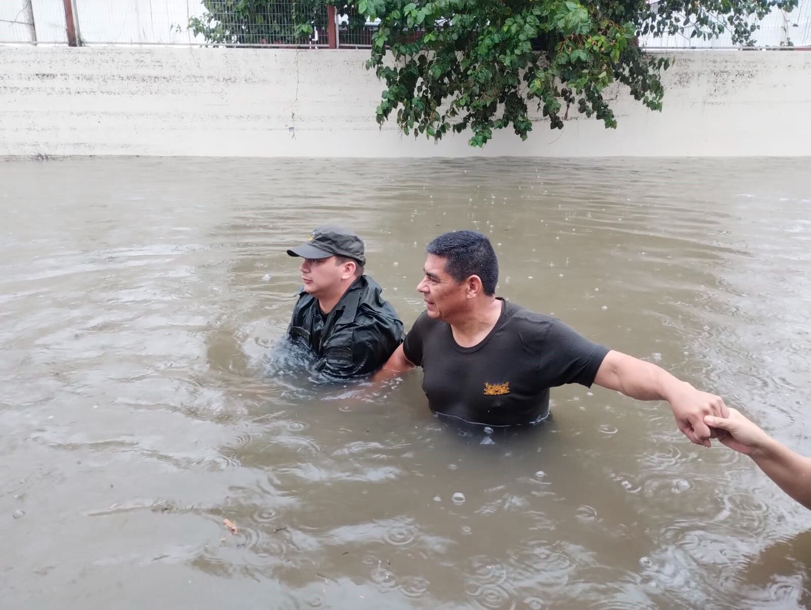 Algunos correntinos estuvieron casi con el agua al cuello.
