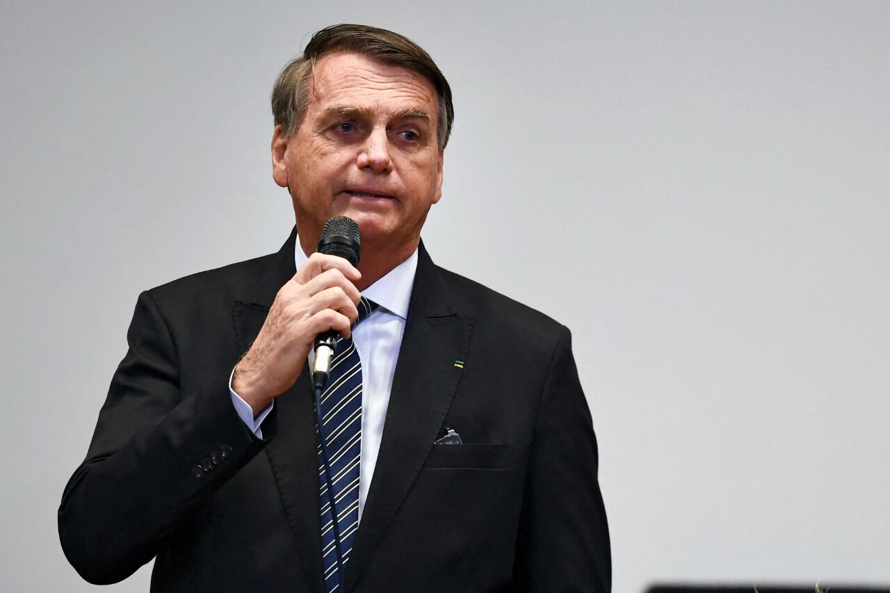 En plena campaña Bolsonaro se burló del lenguaje inclusivo y de la crisis en Argentina.