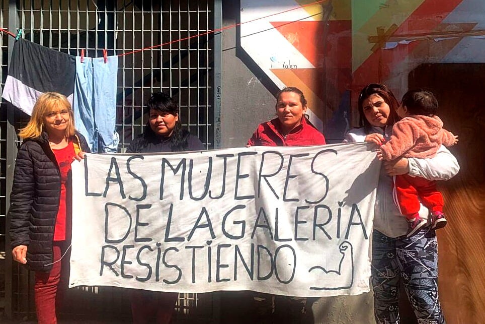 La "Galería Sin Fronteras" devino en edificio ocupado frente necesidades habitacionales urgentes.
