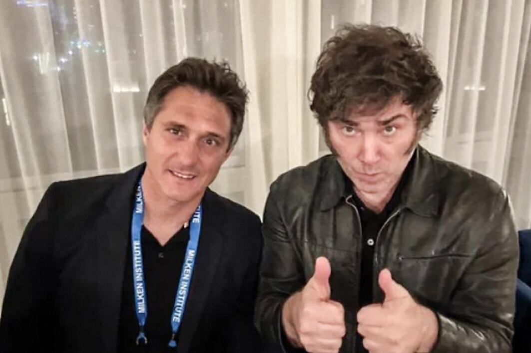 Pulgares arriba de Milei para Barros Schelotto