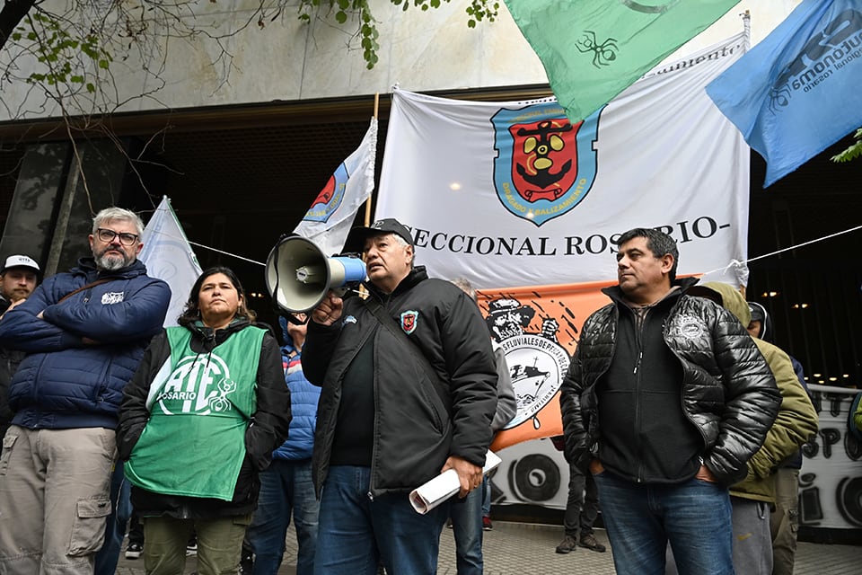 La “desreguladora” permite a buques extranjeros operar en aguas nacionales. 