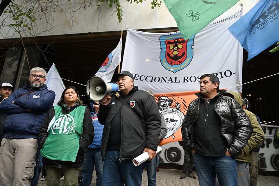 La “desreguladora” permite a buques extranjeros operar en aguas nacionales.