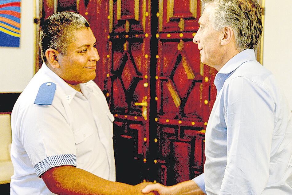 Mauricio Macri y Luis Chocobar en el nacimiento de la doctrina.