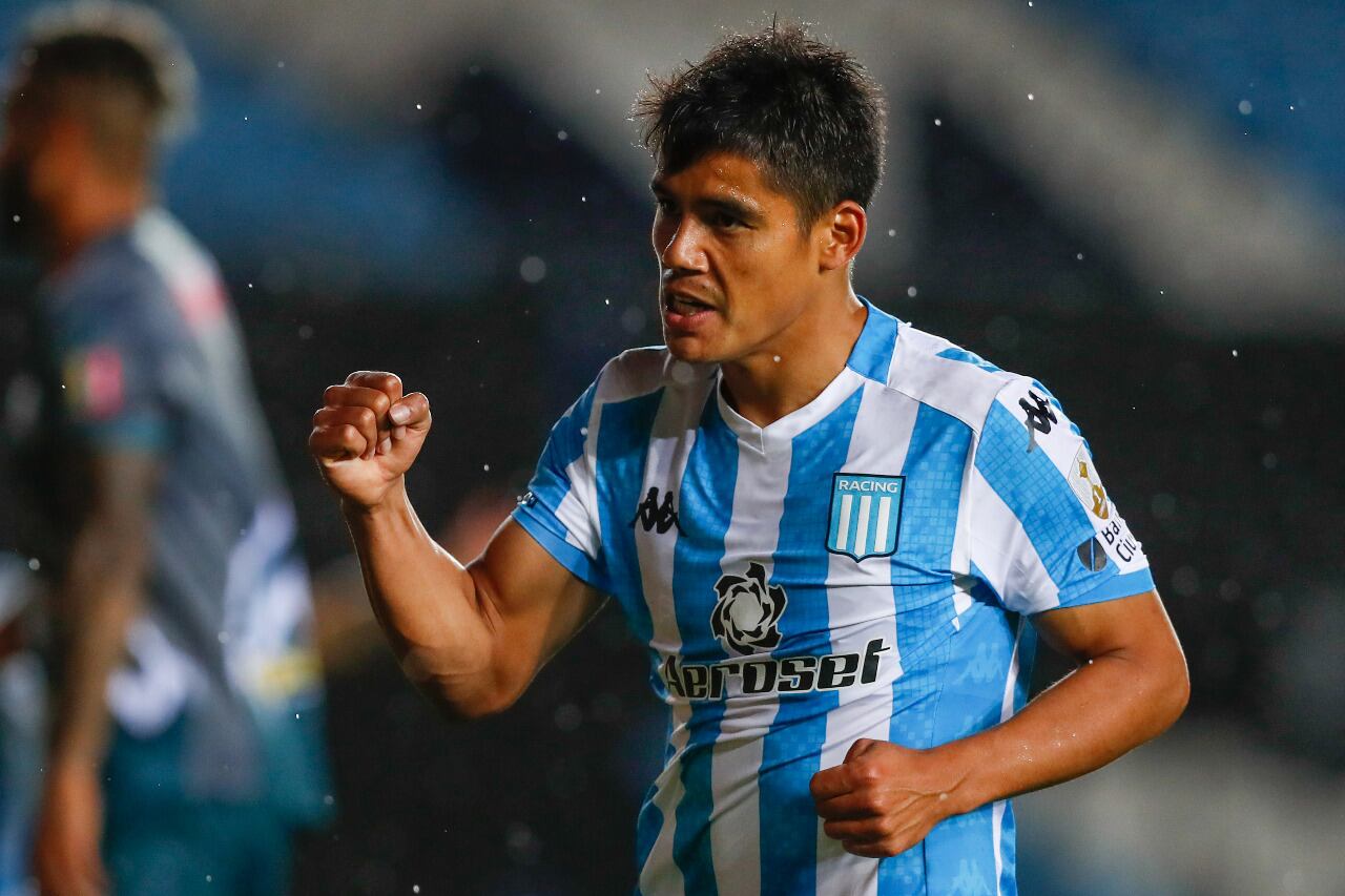 El paraguayo Melgarejo marcó el gol del 1-0. Festejo agridulce.