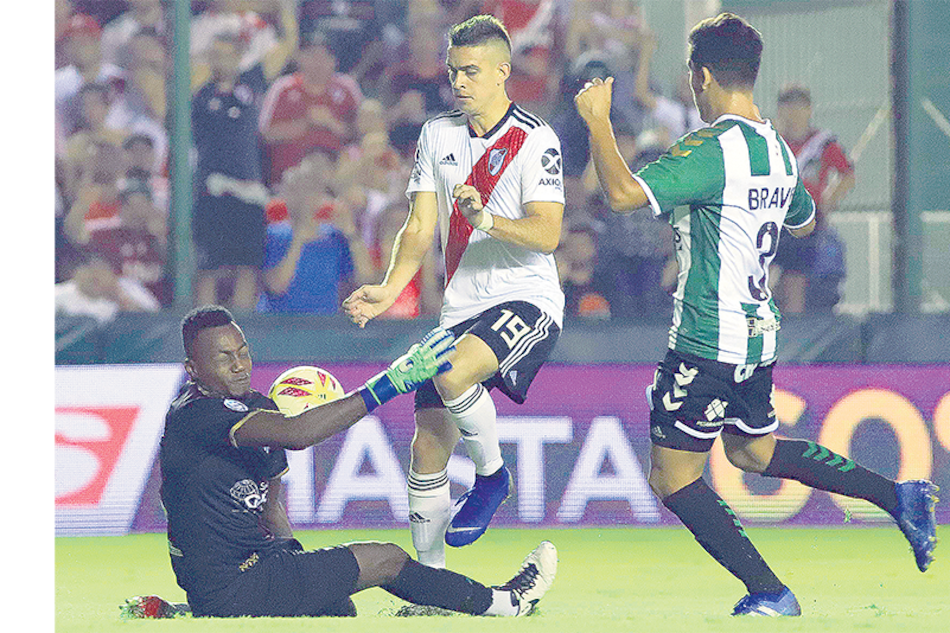 Borré no puede definir ante la salida de su compatriota Arboleda.