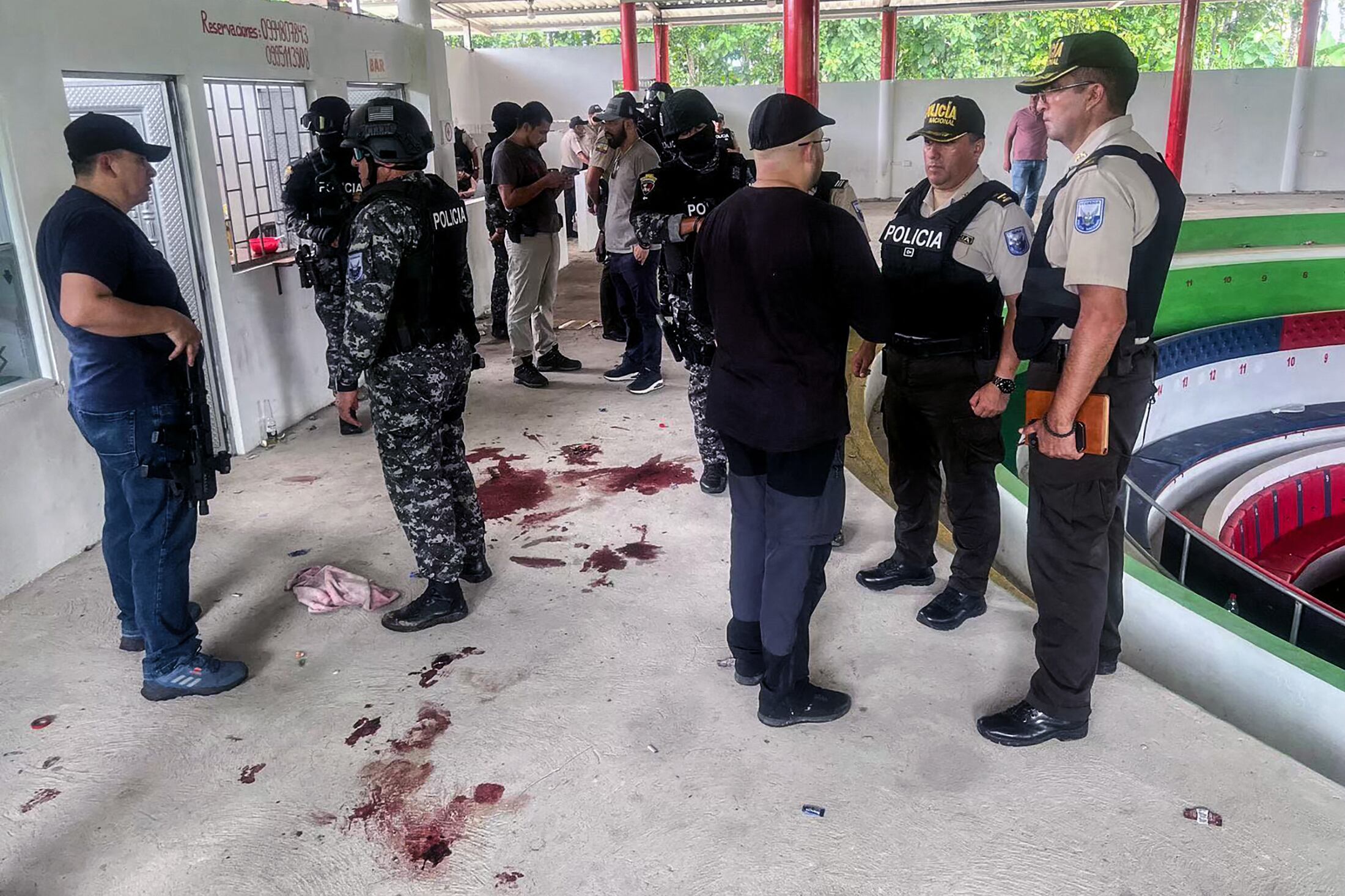 La policía investiga el crimen en el Coliseo de Gallos Fortaleza de Ecuador.