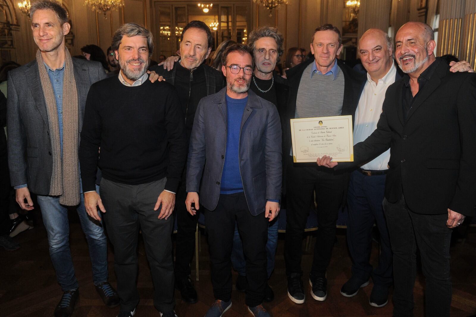 Los protagonistas de la serie, junto con Damián Szifron, en el reconocimiento. 