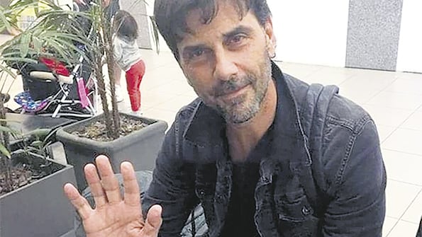 Darthes en Rosario, el día que viajó a Brasil, en pleno escándalo por la denuncia de Fardin.