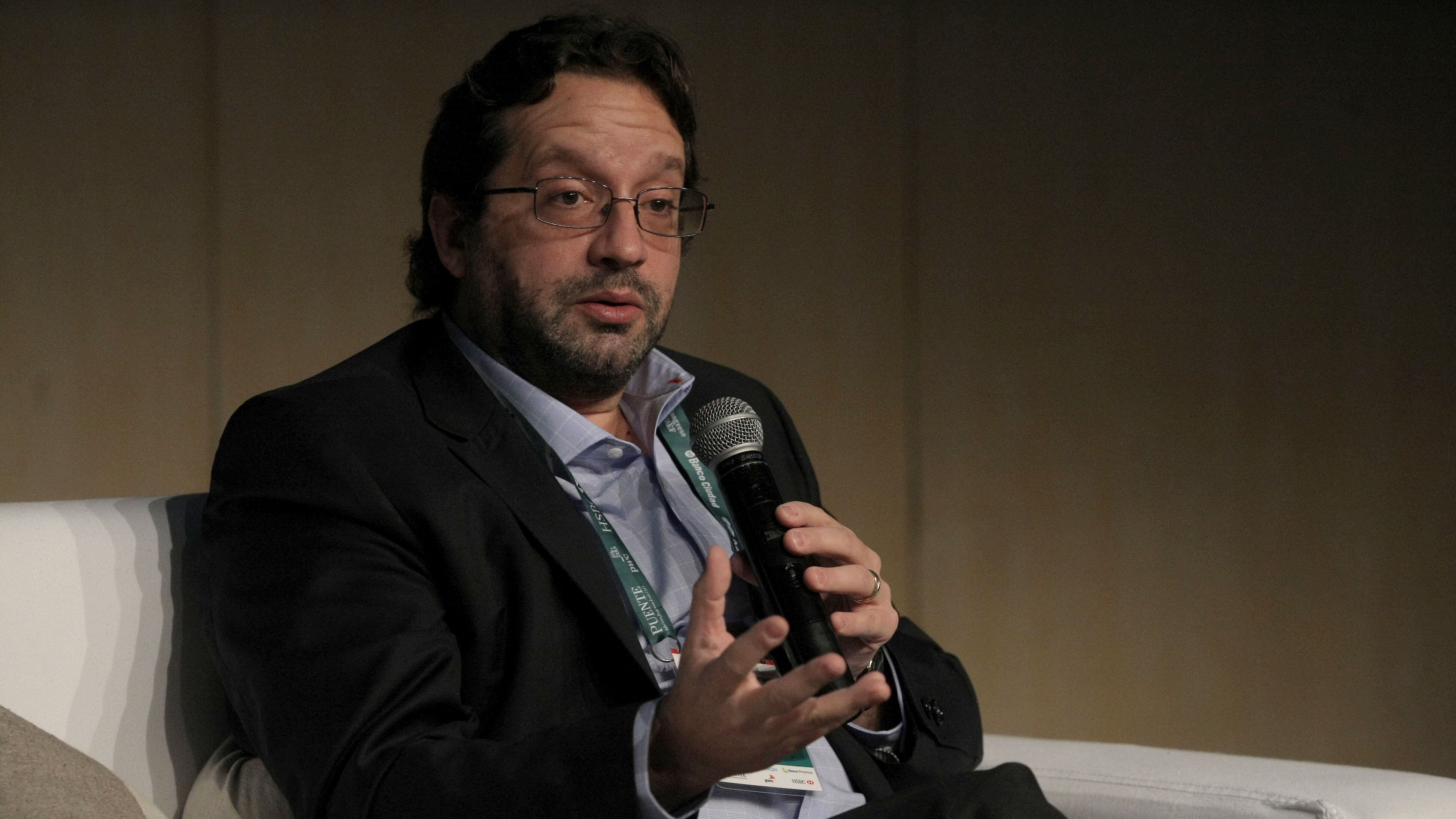 Lavagna cuestionó el programa económico del gobierno y reclamó un cambio de rumbo.