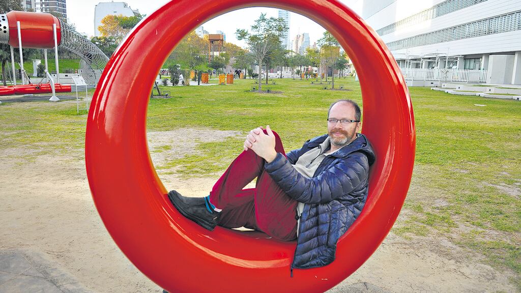 “Mirar el mundo con ojos científicos es mágico”, define Diego Golombek, investigador superior del Conicet.