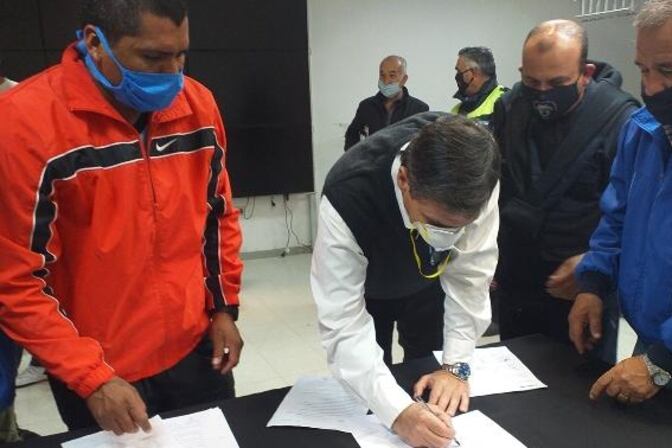 Firma del convenio entre gremialistas y Racedo Aragón