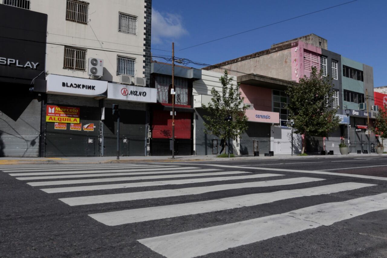 El comercio se vio fuertemente afectado, con un descenso de 0,8 por ciento mensual en el empleo formal.