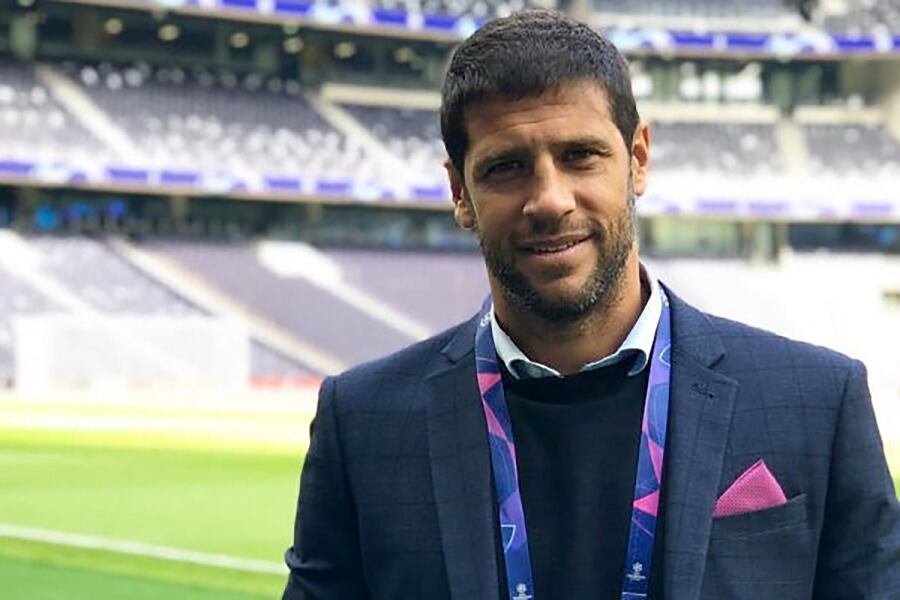 Sebastián Domínguez, se destaca en ESPN con su visión del fútbol.