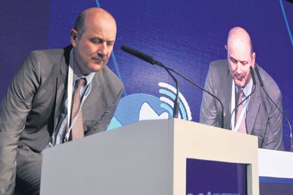 Federico Sturzenegger, presidente del Banco Central, se enfrenta a una corrida que lo está obligando a una sangría inédita de dólares.