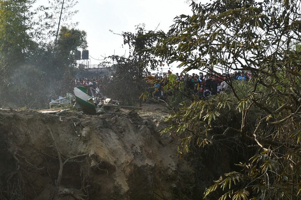 Un avión se estrelló en Nepal y dejó al menos 68 víctimas fatales, aún no se encontraron supervivientes
